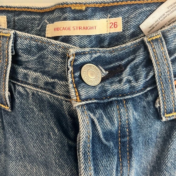 Levi straight leg rib cage jeans. - Picture 3 of 6